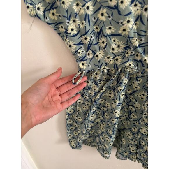 Urban Outfitters Romper Women's Small Plunging Wrap Green Floral Short Sleeve - Picture 3 of 7